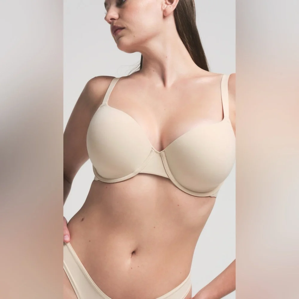 SKIMS Fits Everybody T-Shirt Bra 32C 32D NWT Sand Color